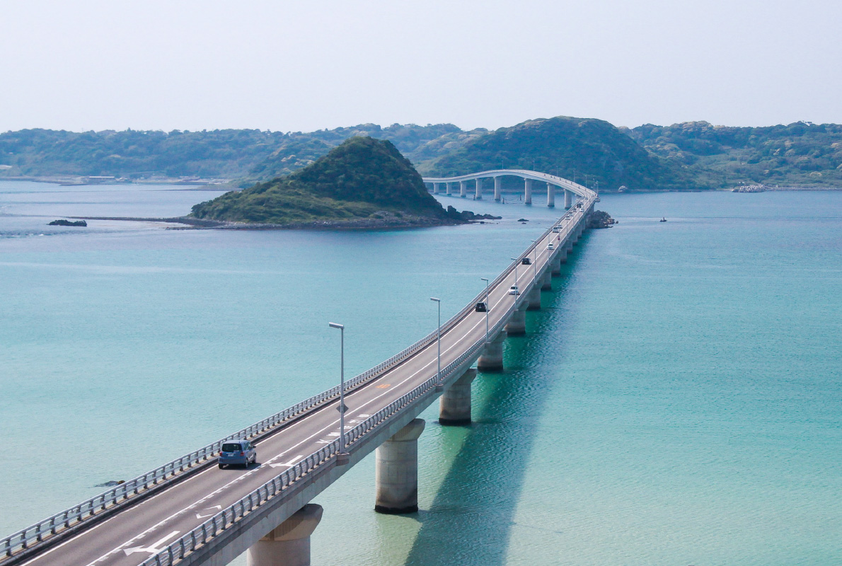 昼間の角島大橋のイメージ写真です。
