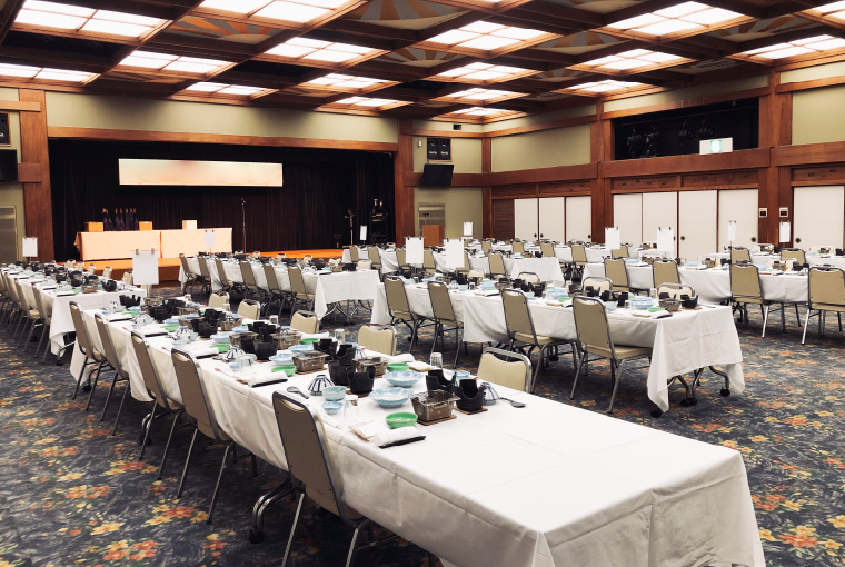 パーティー形式（流しテーブル）のイメージ写真です。